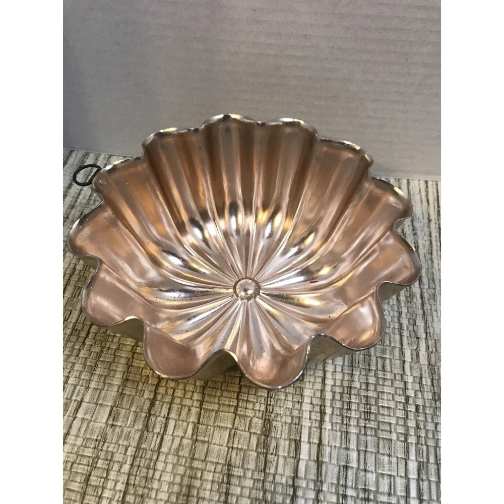 Vintage Copper Tone Fluted Flower‎ Mold Baking Pan Kitchen Decor